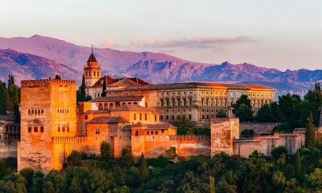 قلعه معروف اسپانیا در نمای غروب - دریافت اقامت اسپانیا از طریق تمکن مالی 