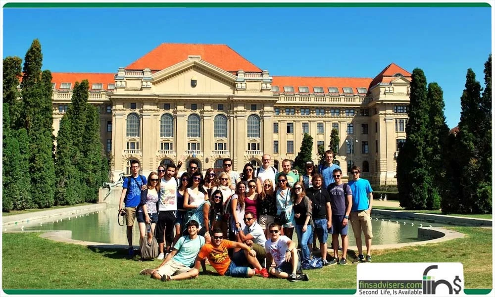 دوره زبان مجاری در کالج‌های مجارستان