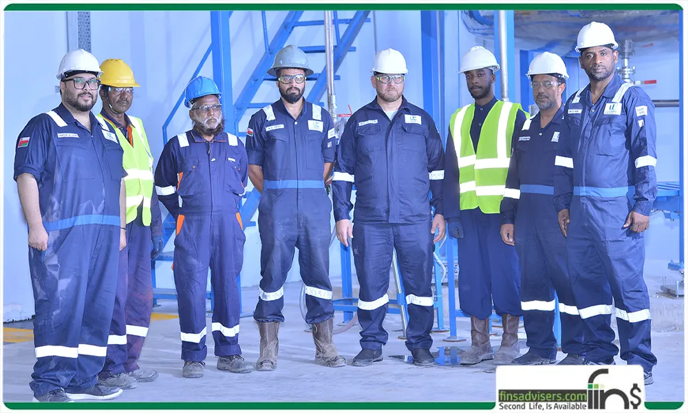 عکس چند کارگر کارخانه در عمان
